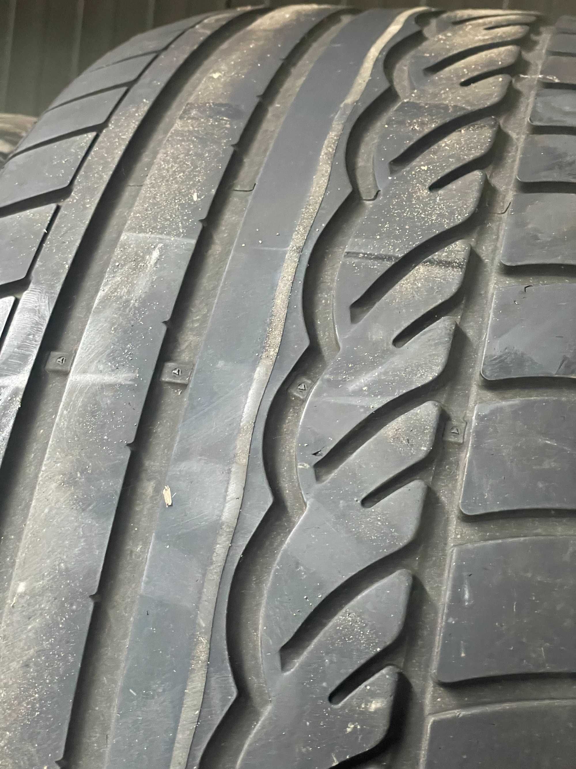 2X 245 40 19 Dunlop Sport 01