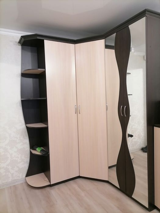 Продам угловой шкаф