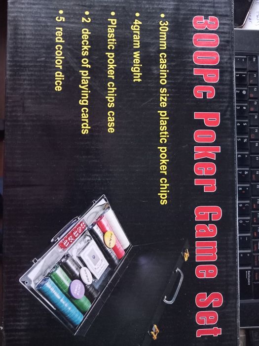 Set poker 300 jetoane imprimate din plastic, carti, zar, chips. Nou!