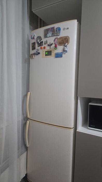 Холодильник LG .