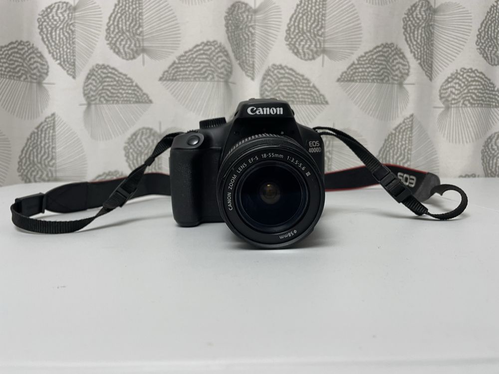 Canon EOS 4000D DSLR + Obiectiv 18-55mm | Wi-Fi | Stare foarte buna!!