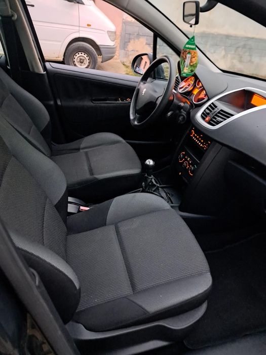 Vând/schimb Peugeot 207 SW an 2010 motor 1.4 benzină MPI PRET 3.590 €