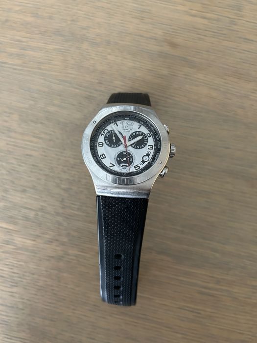 Продавам часовник Swatch IRONY