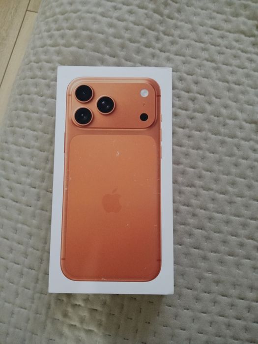 Срочна продам запечатанный айфон 17 про Макс 256 гб