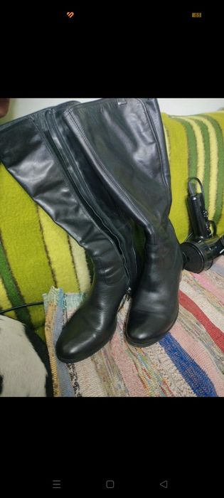 Cizme piele Lasocki F buna.Folosit de 2 ori ,foarte comoda de brand.