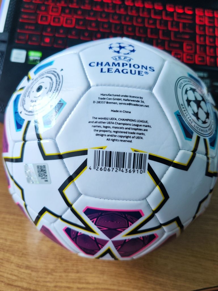 Футболна топка UEFA Champions League