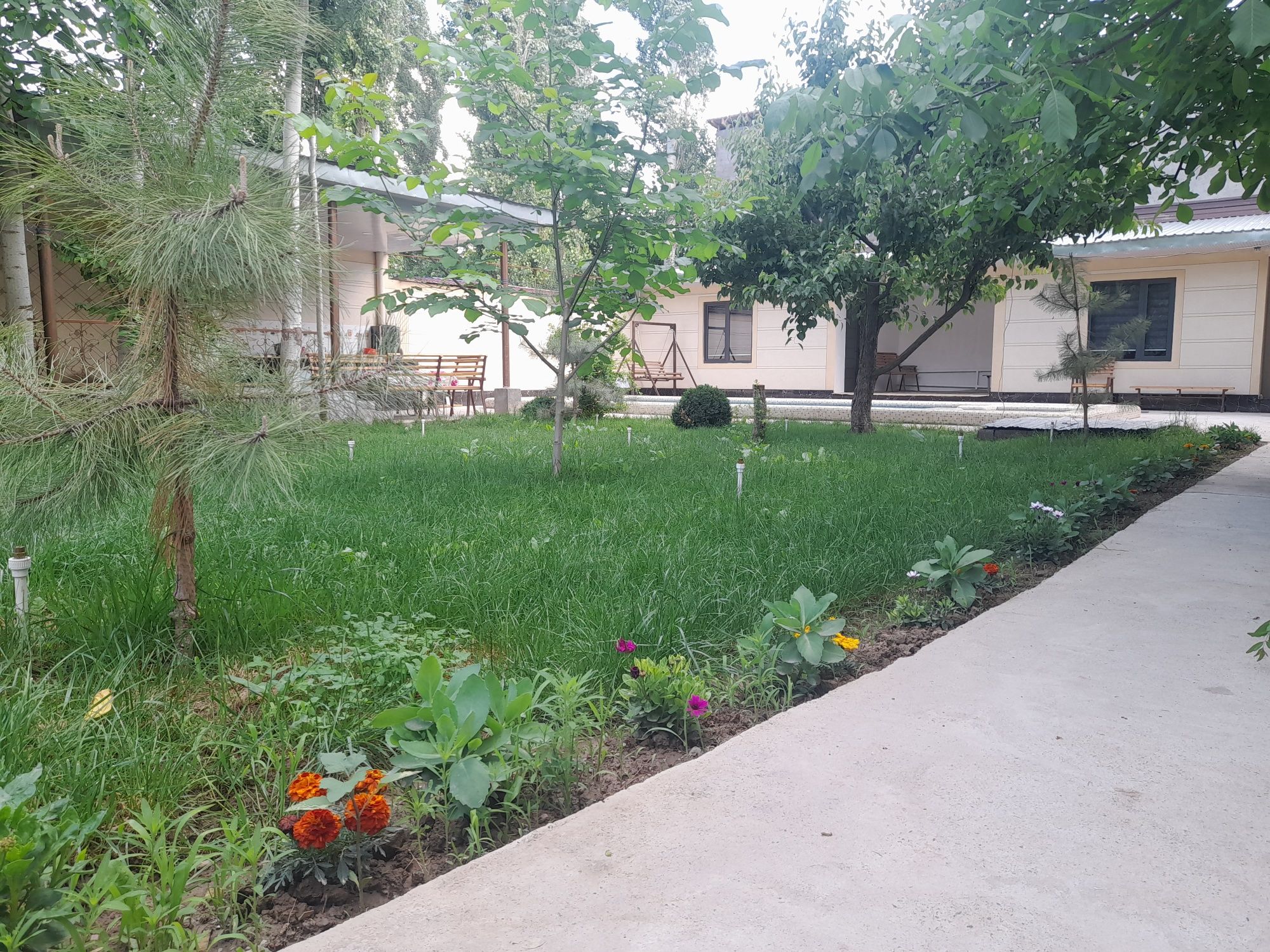 Oqtosh oilaviy dacha toza pokiza