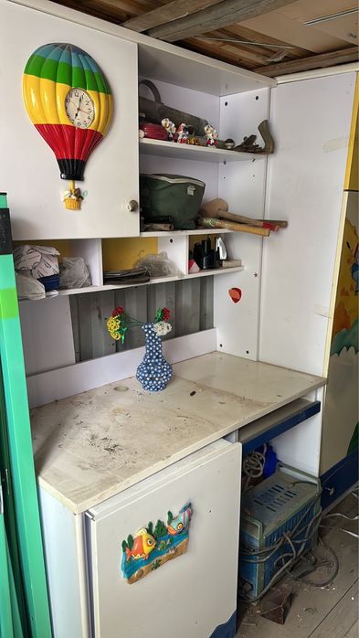 Продам шкаф и стол детский
