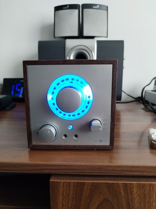 Vând radio FM impecabil