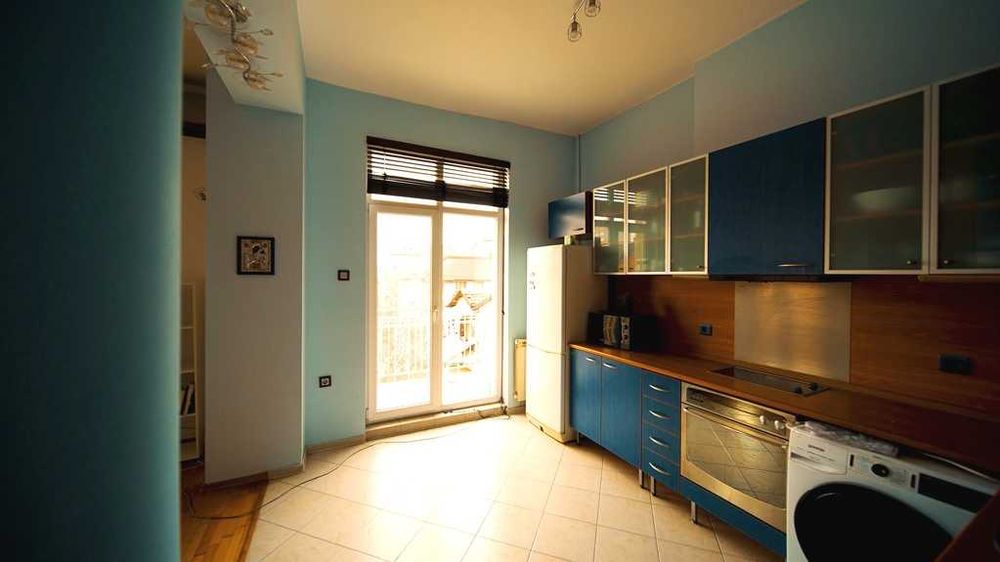 Продава се Тристаен апартамент в София, Център - 110 кв.м за 3273 €/кв.м - Снимка #2