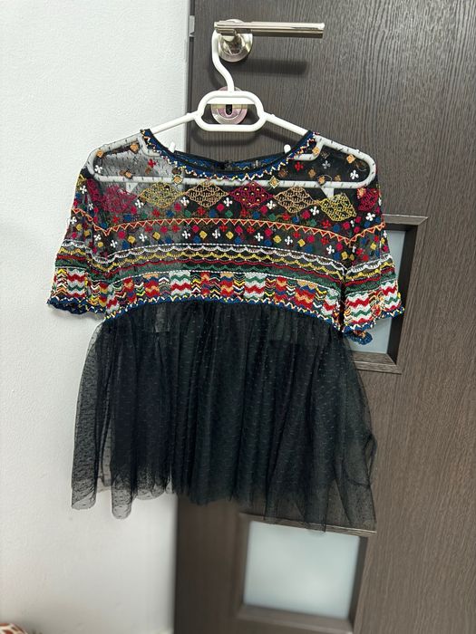 Bluza Zara, marimea XS, purtata de cateva ori.