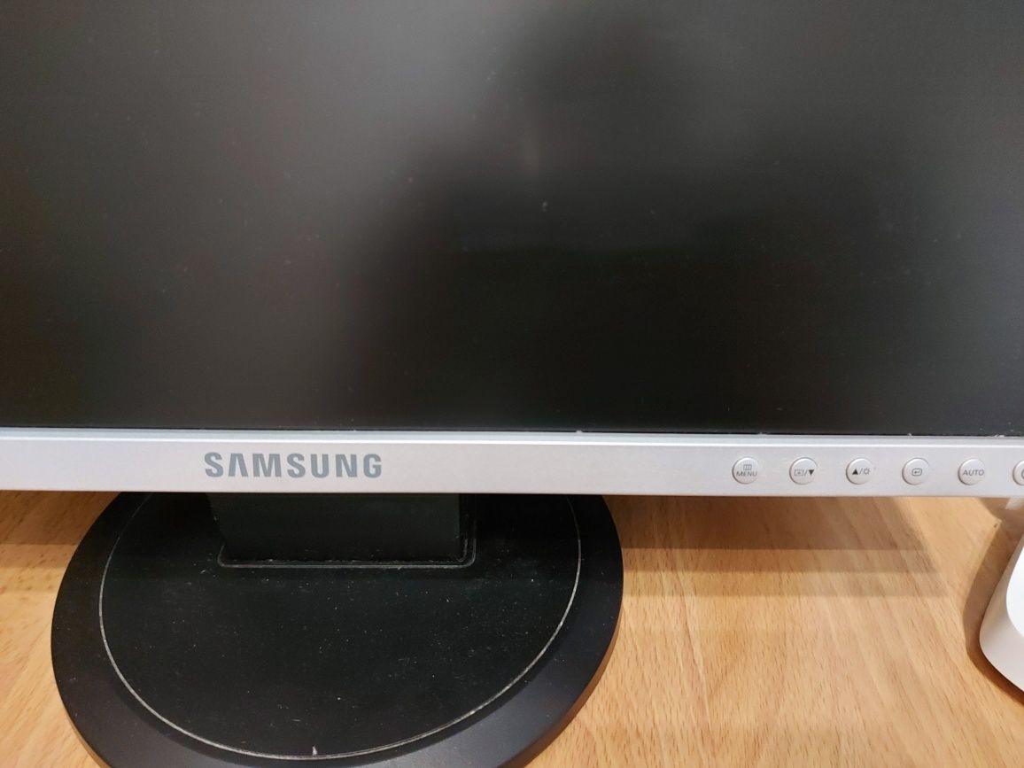 Монитор Samsung 19 inches