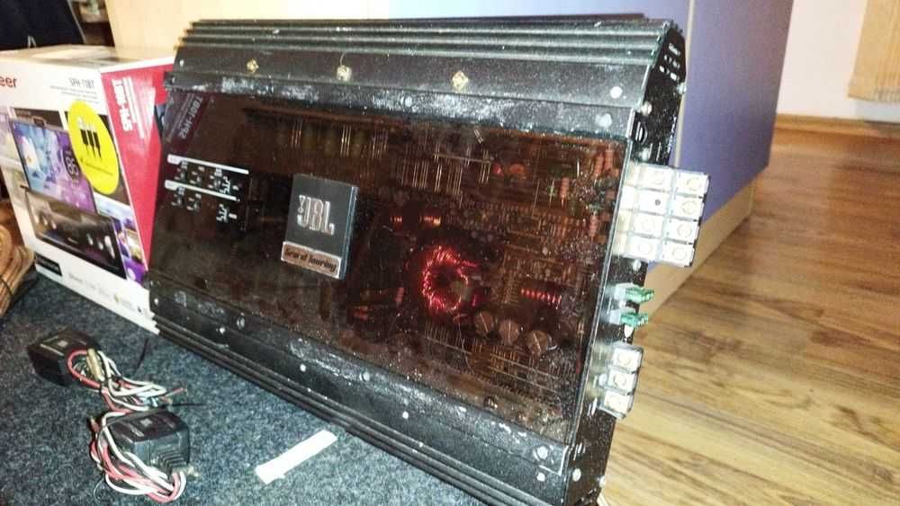 Компактна музика за кола