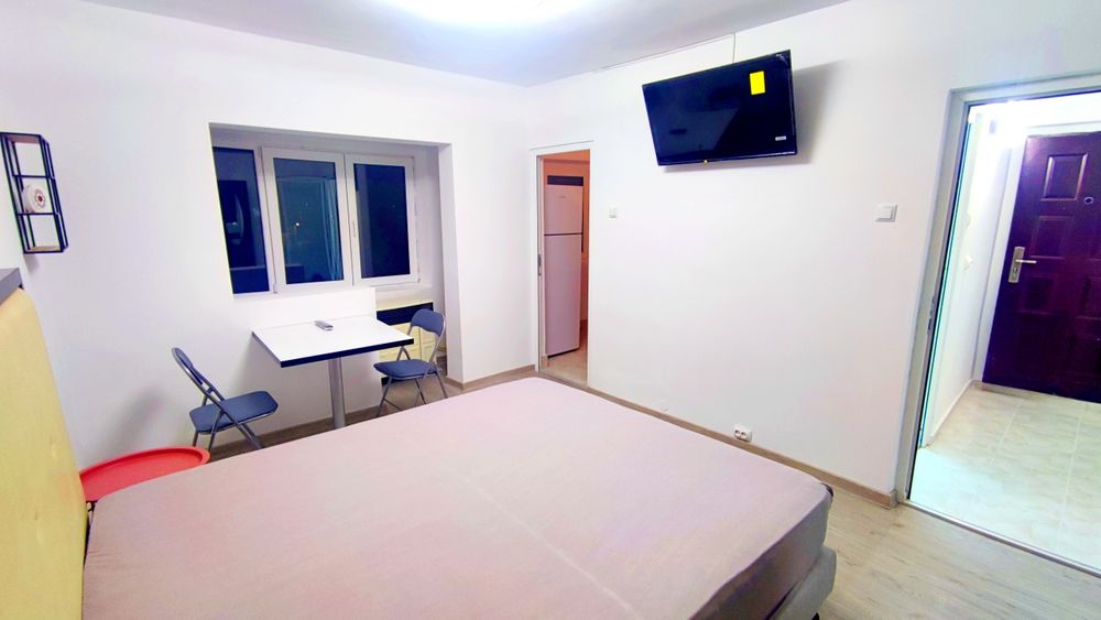 Închiriez garsonieră in zona pod renovată nouă !!