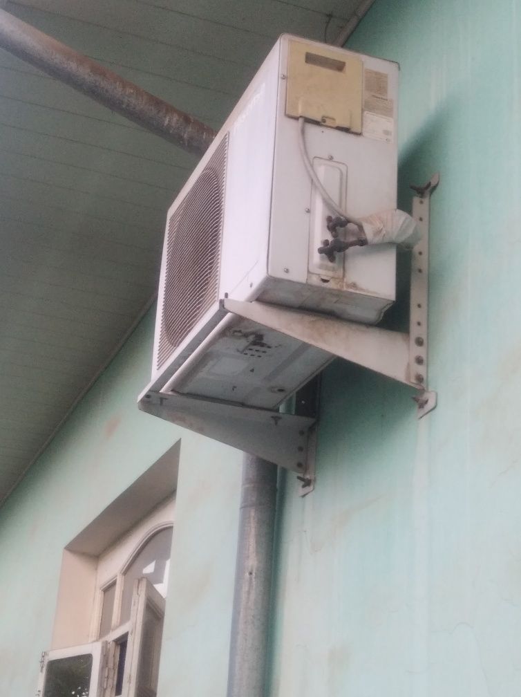 Кондиционер Hisense 18талик сотилади 3 та
