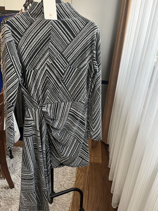 Страхотна рокля.