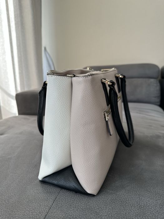Дамска чанта Guess