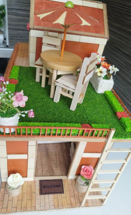 Дървена къща за кукли