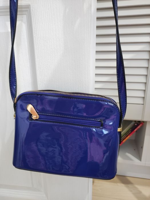 Турско синя нова чантичка лачена и черна