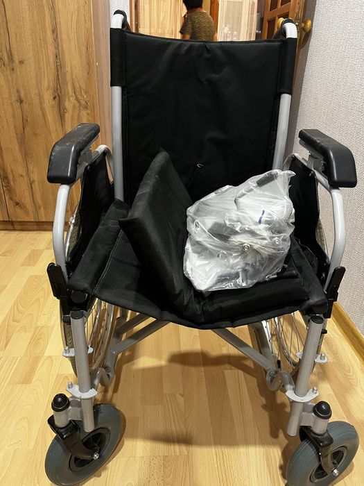 Продам инвалидную коляску