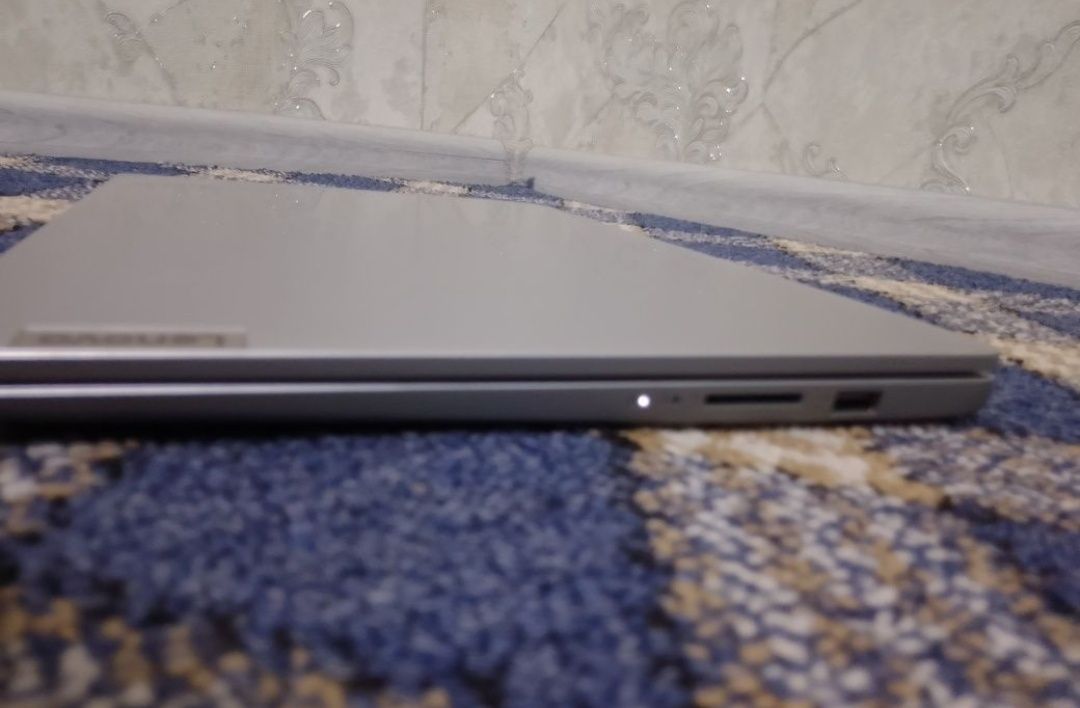 Lenovo Ideapad 1i yangi