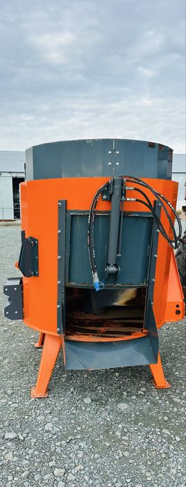 Remorca furajera 2.5mc