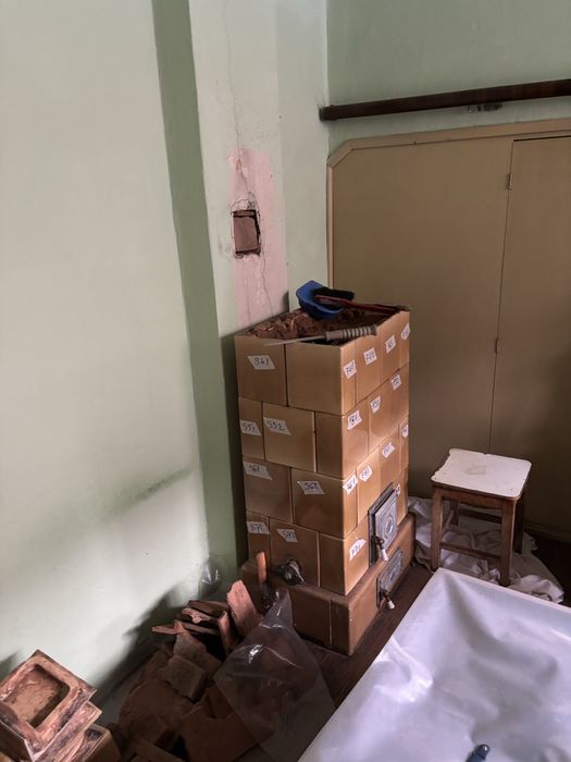 Soba teracota curatata cu cenusar si cele doua usi