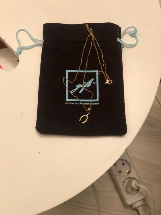 Colier elegant cu potcoavă din aur 18К cu diamante