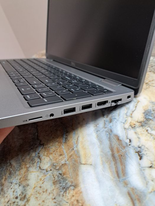 Лаптоп Dell Latitude 5520