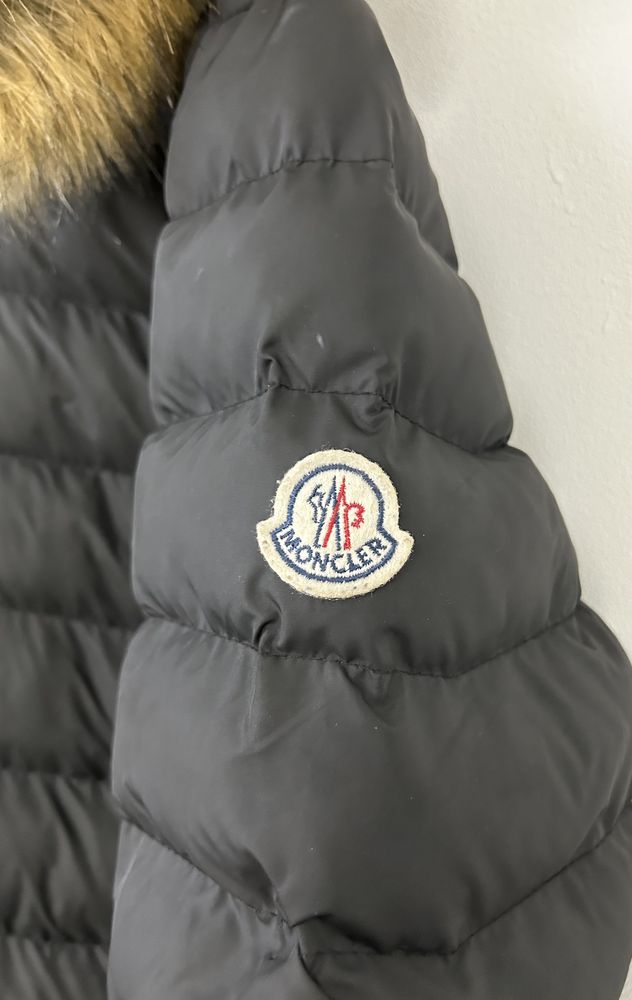 Geaca Moncler cu puf sintetic