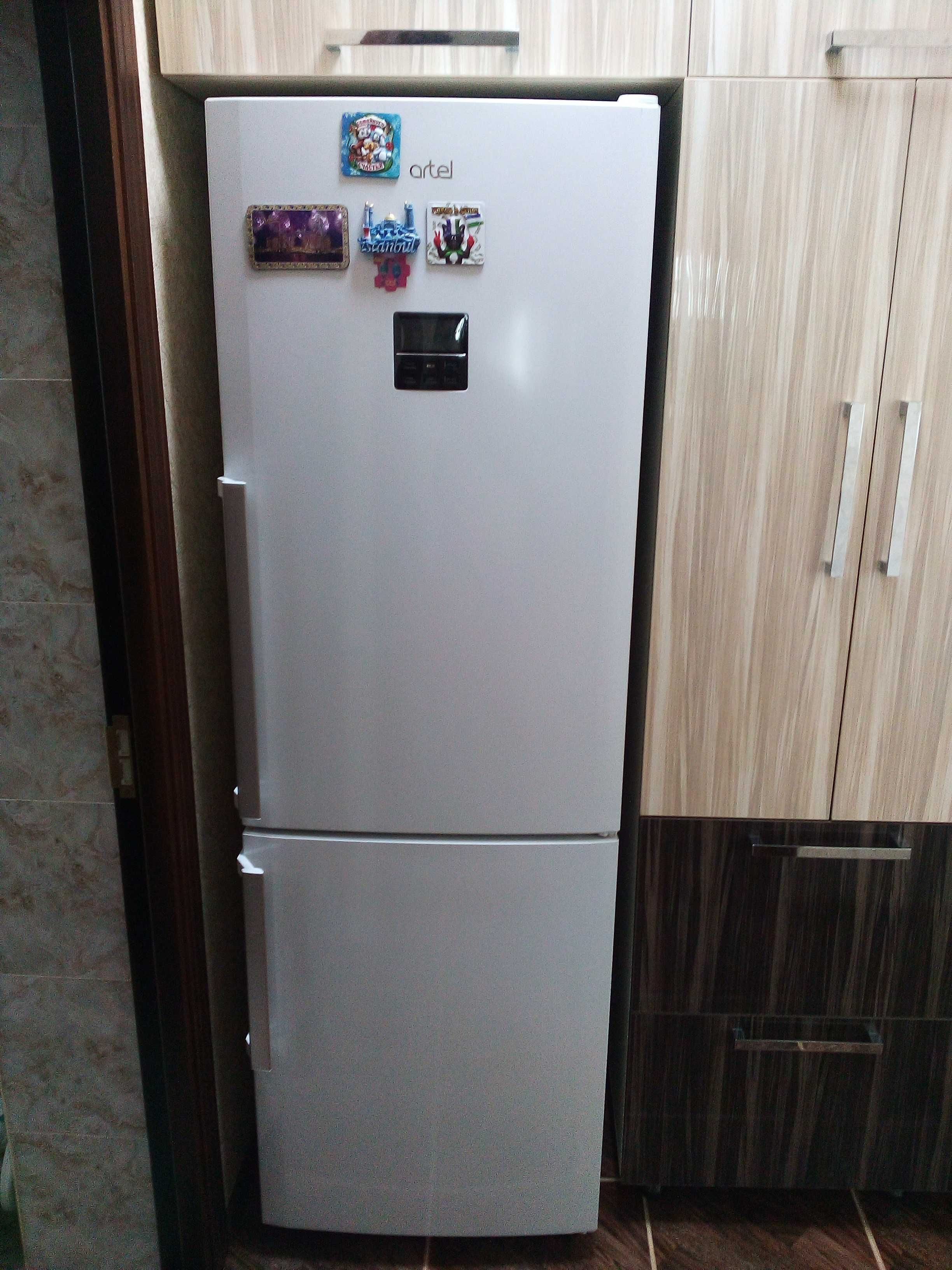 Большой холодильник с морозилкой снизу Artel HD 364RWEN с документами