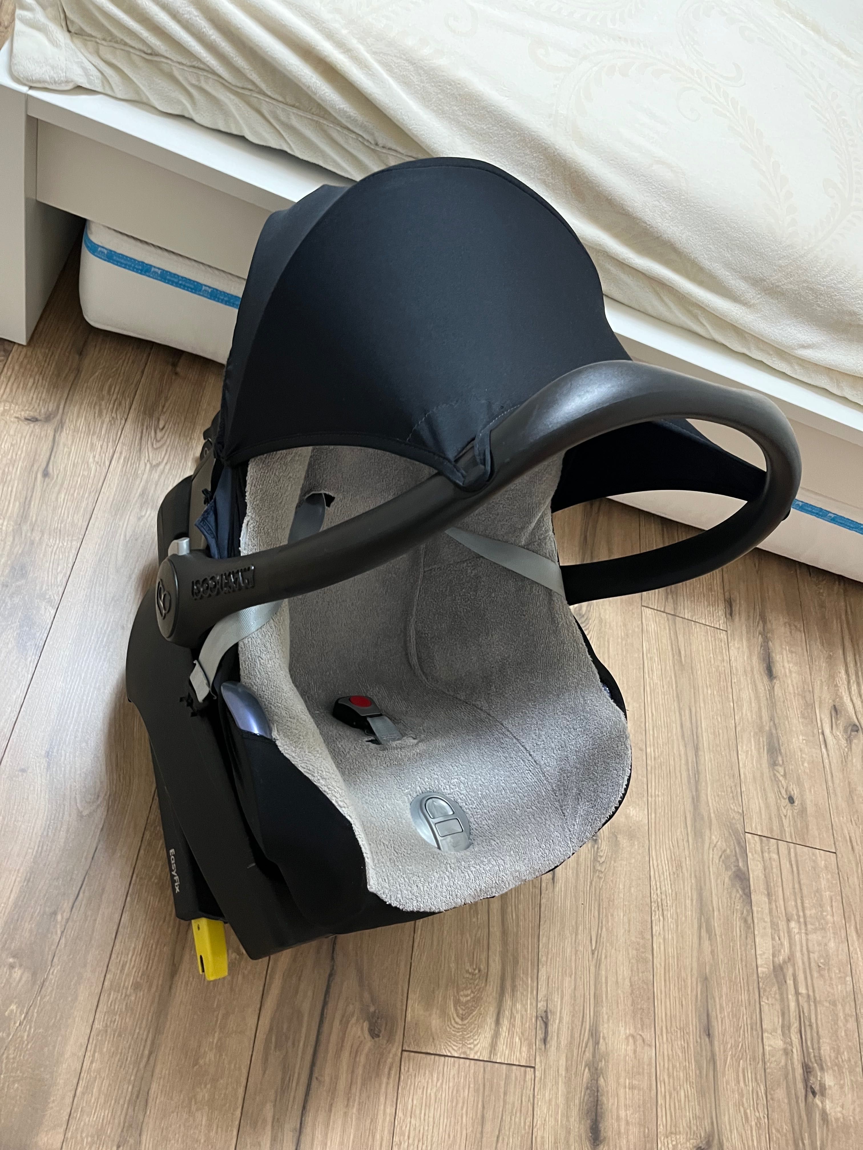 бебешко столче за кола Maxi Cosi easy fix  с  база + няколко калъфа