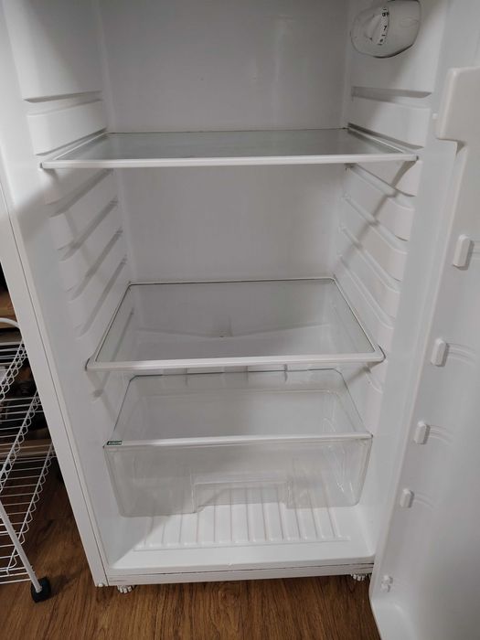 Хладилник с горна камера NEO