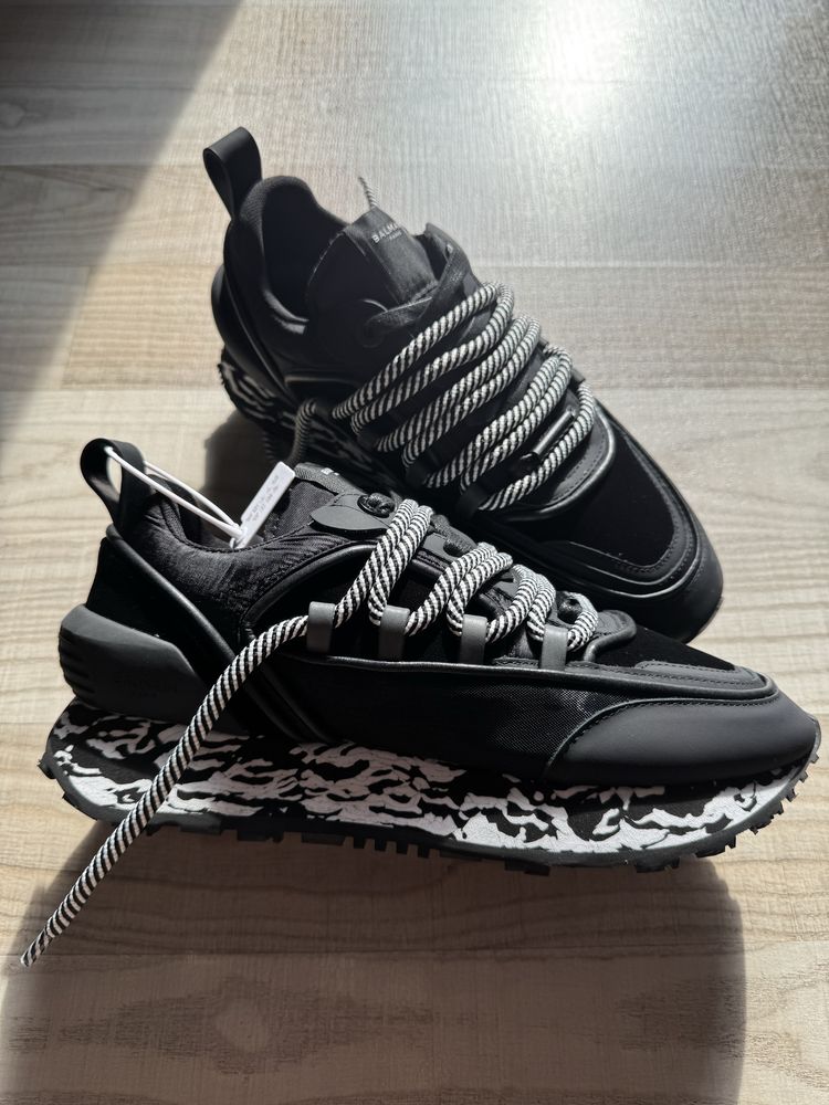 Vand adidasi Balmain marimea 40-41