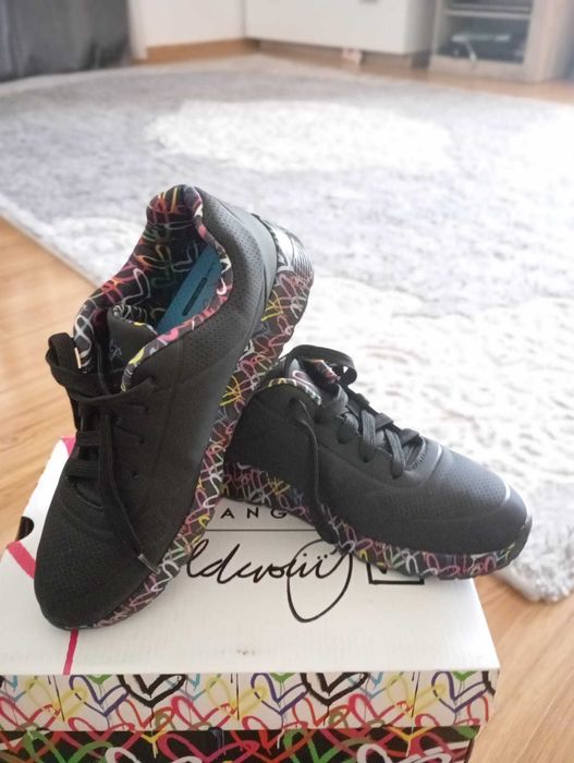 Pantofi sketchers nr 38