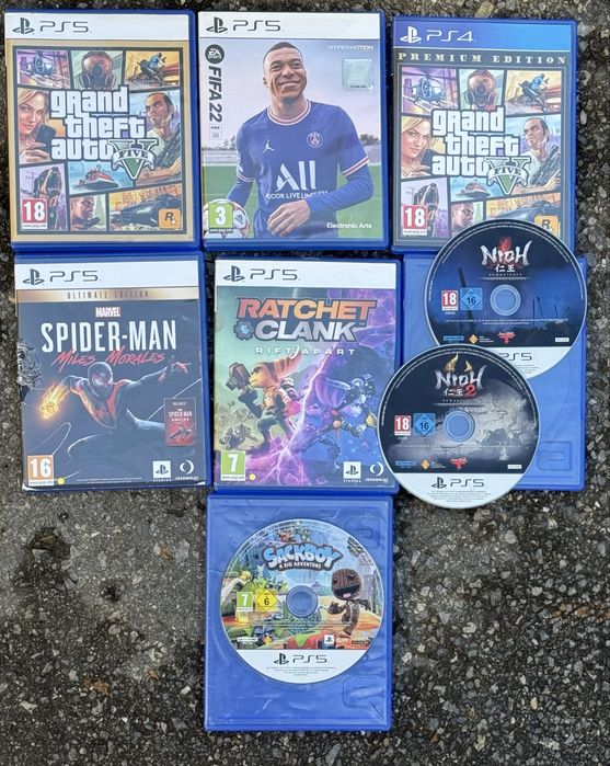 Конзола Sony PlayStation 5 825GB (PS5) + 2 джойстика + 7 игри