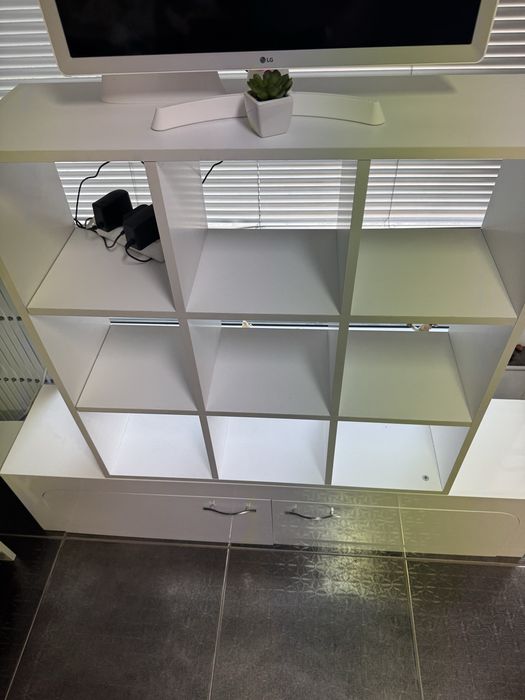 Свободностояща Етажерка и шкаф