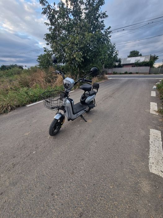 Vând scuter electric impecabil