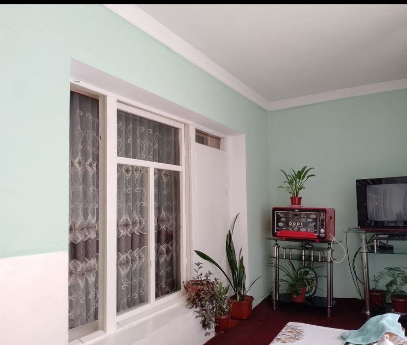 Srochno Navbahor mahallasida uy sotiladi narxi kelishiladi 28000$