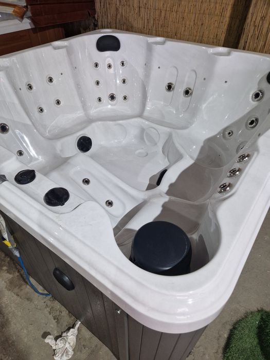 Maimulte modell jacuzzi