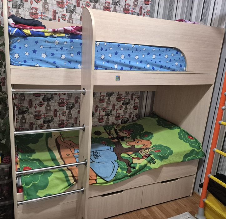 Продам кровать  2х ярусную