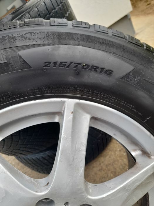 Roti R16 având cauciucuri de iarna