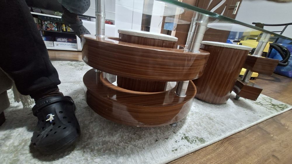 Măsuță pentru cafea cu două scăunele