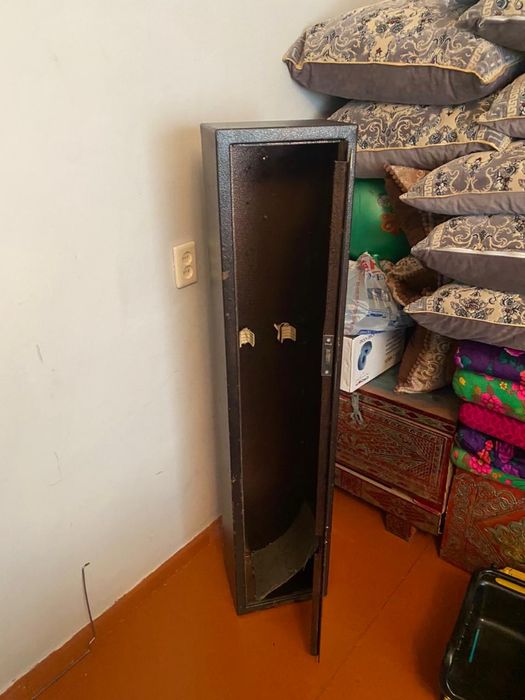 Продается сейф))