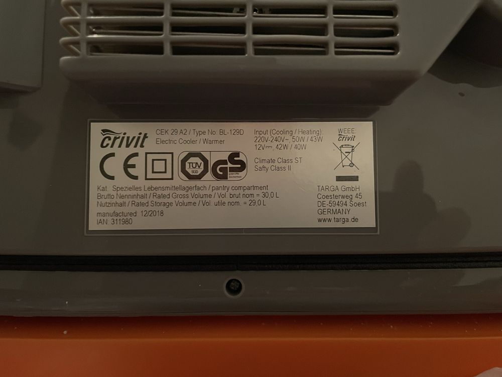 Хладилна чанта 12v/220v