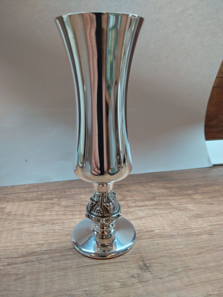 Продавам антикварна Английска сребърна чаша Келтски мотиви уникална