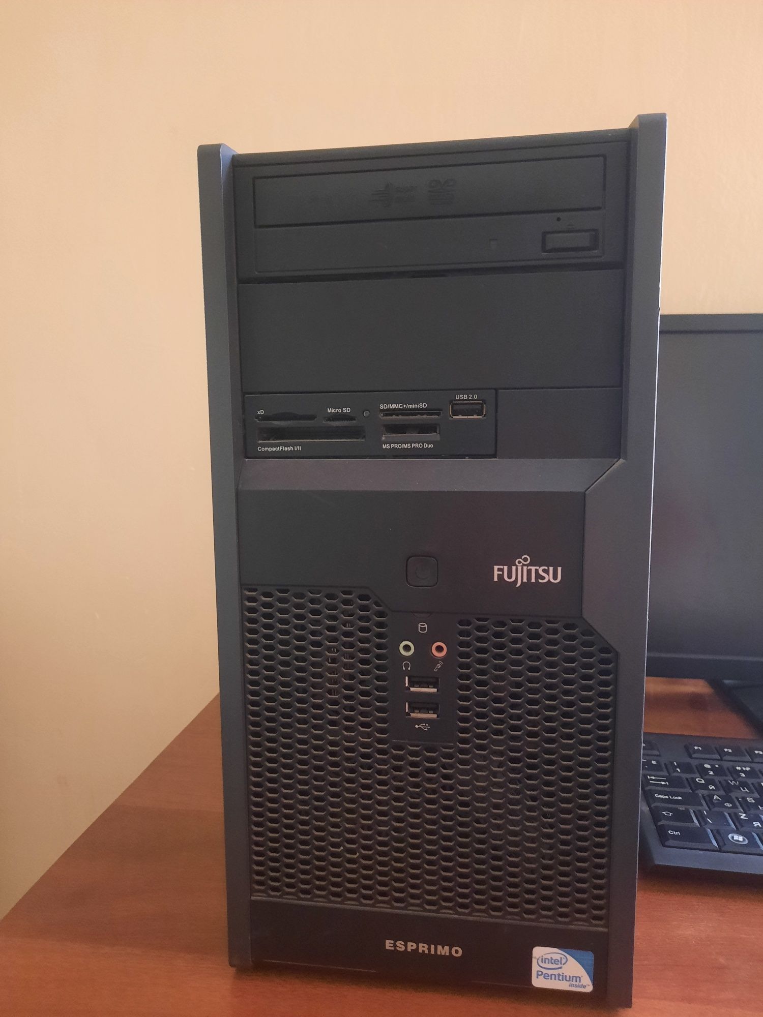 Fujitsu siemens stol kompyuteri