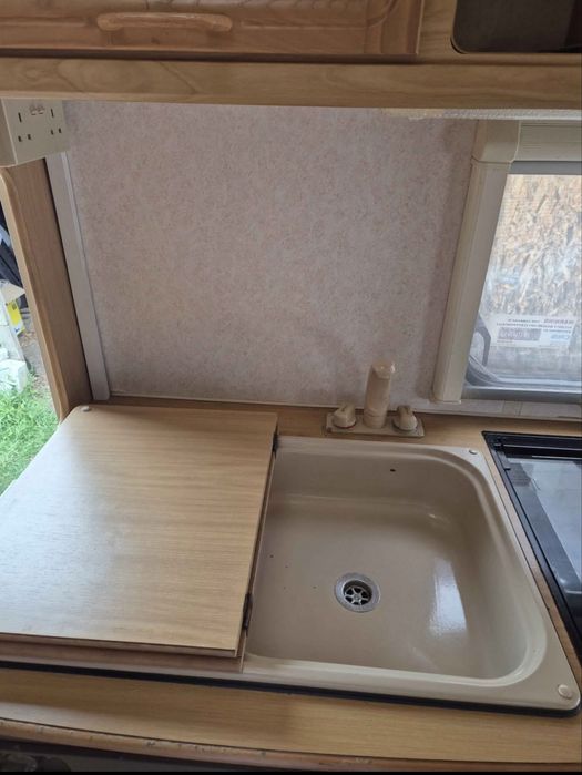 Vând sau schimb cu mașina rulotă Bailey Ranger 4 persoane