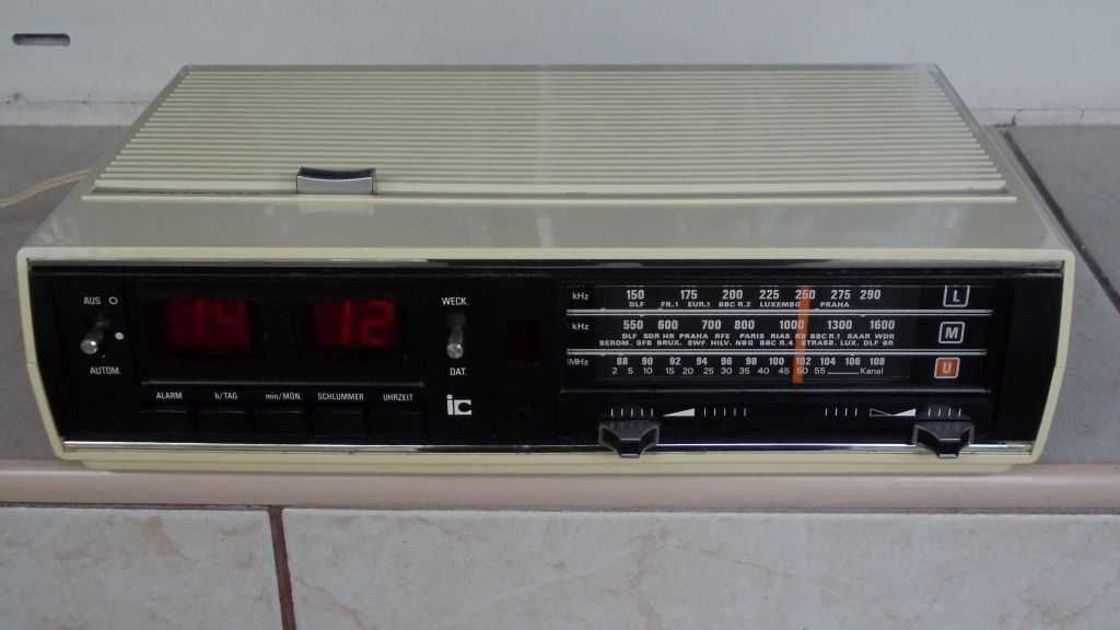 radio GRUNDIG Sono-clock 21 400 450 vintage Germany