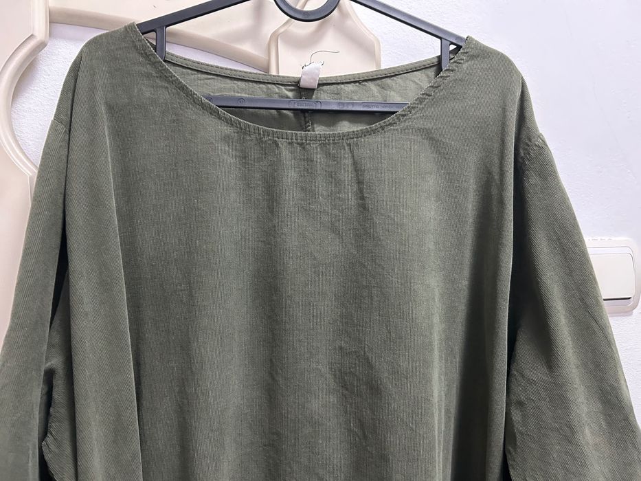 Прекрасна рокля тип-балон, цвят маслено зелено.